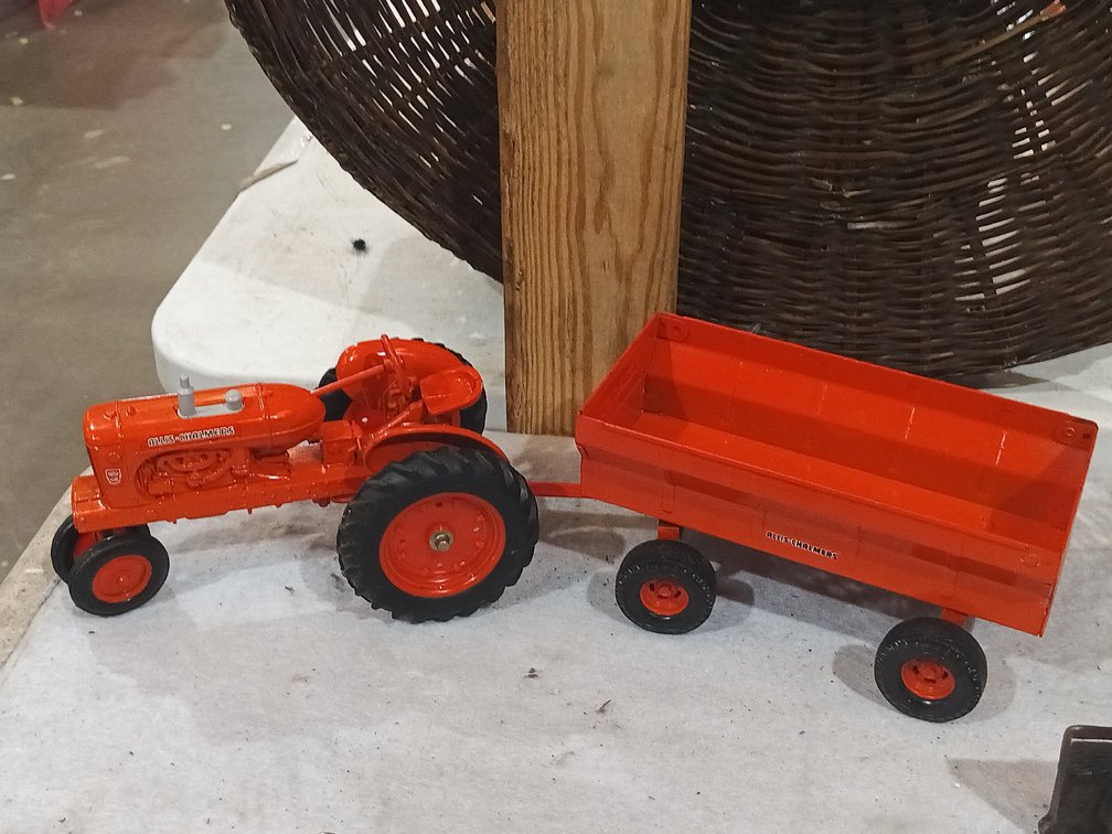 ALLIS-CHALMERS WD-45 WITH MATCHING TRAILER