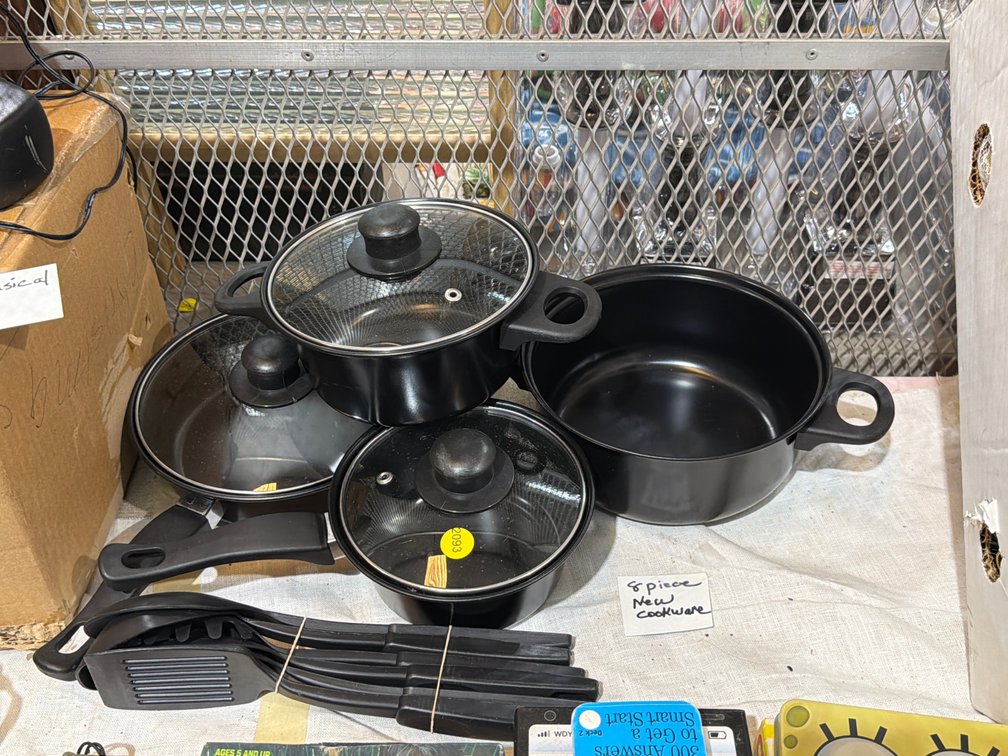 8 PC NEW COOKWARE