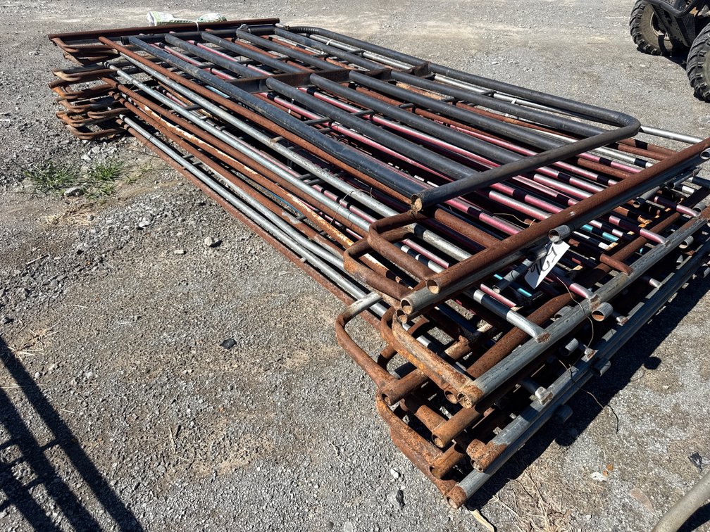 (10) 10’ CORRAL PANELS FOR ROUND PEN AND (1) 8’ 6 BAR GATE