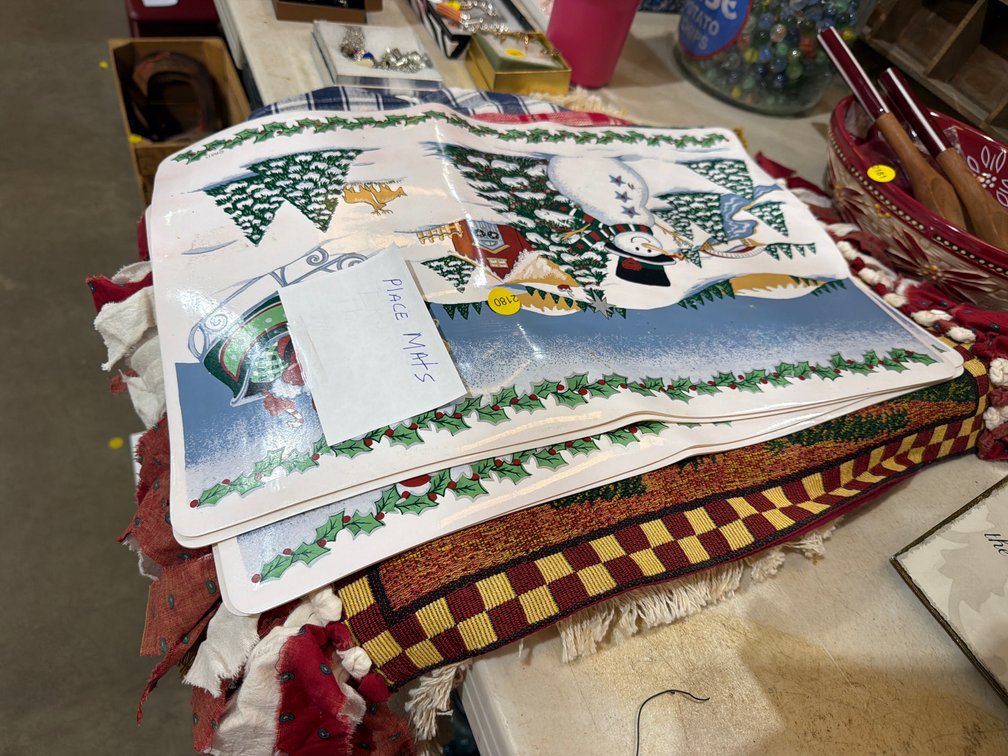 LOT OF PLACEMATS