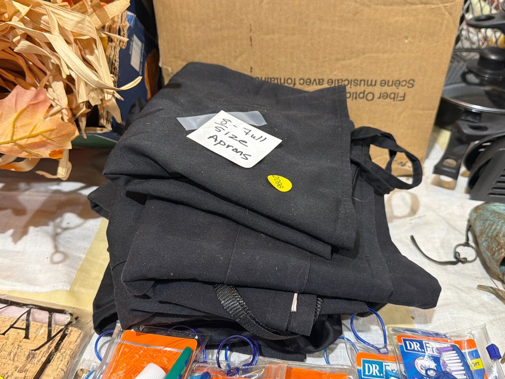 (8) FULL-SIZE APRONS