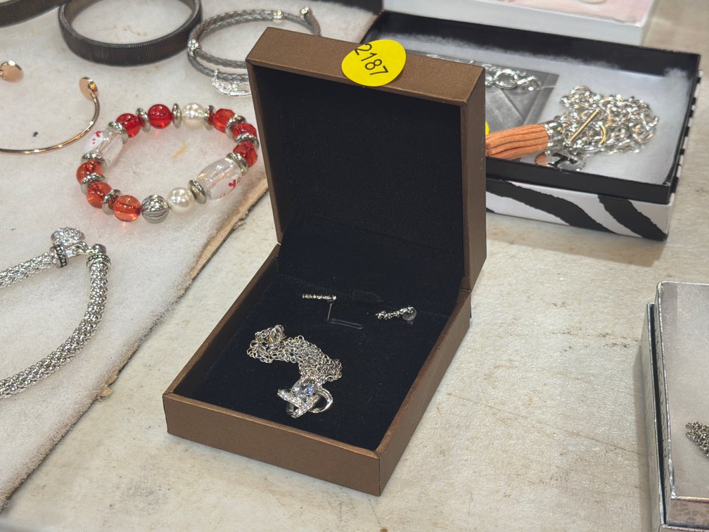 NECKLACE AND EARRINGS