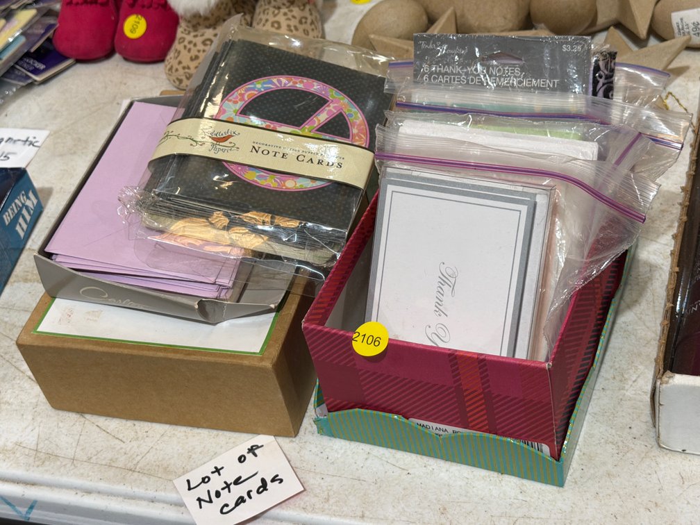 LOT OF NOTECARDS
