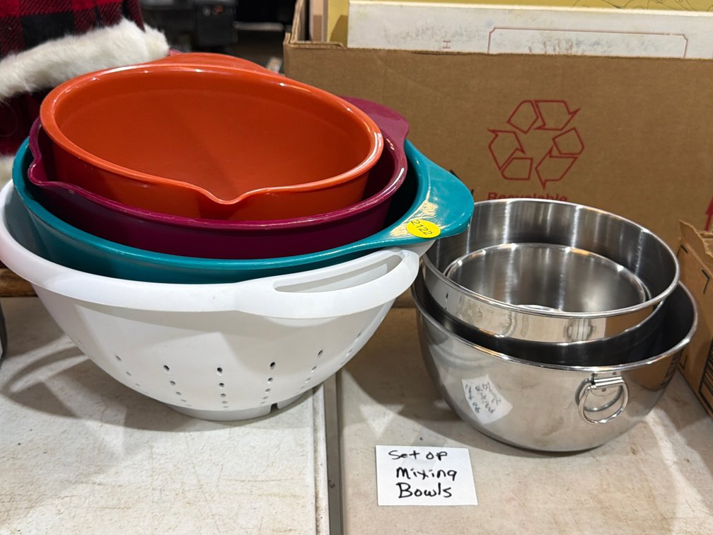 SET OF MIXING BOWLS
