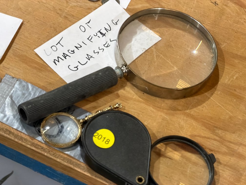 MAGNIFYING GLASSES