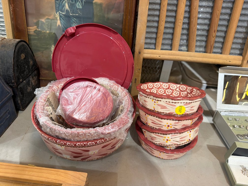 RED TEMPTATIONS DISHES
