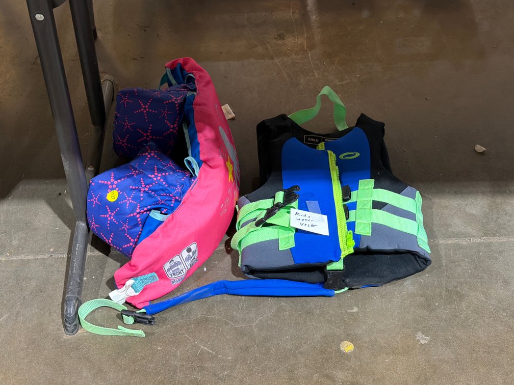 KID’S WATER VESTS