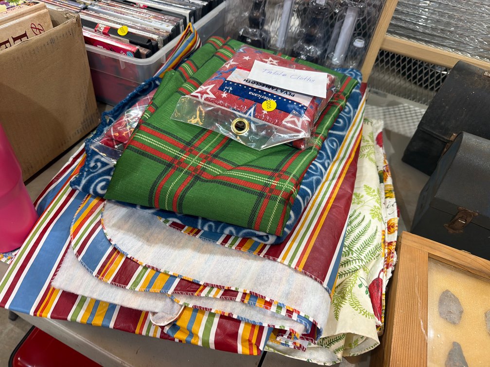 LOT OF TABLECLOTHS