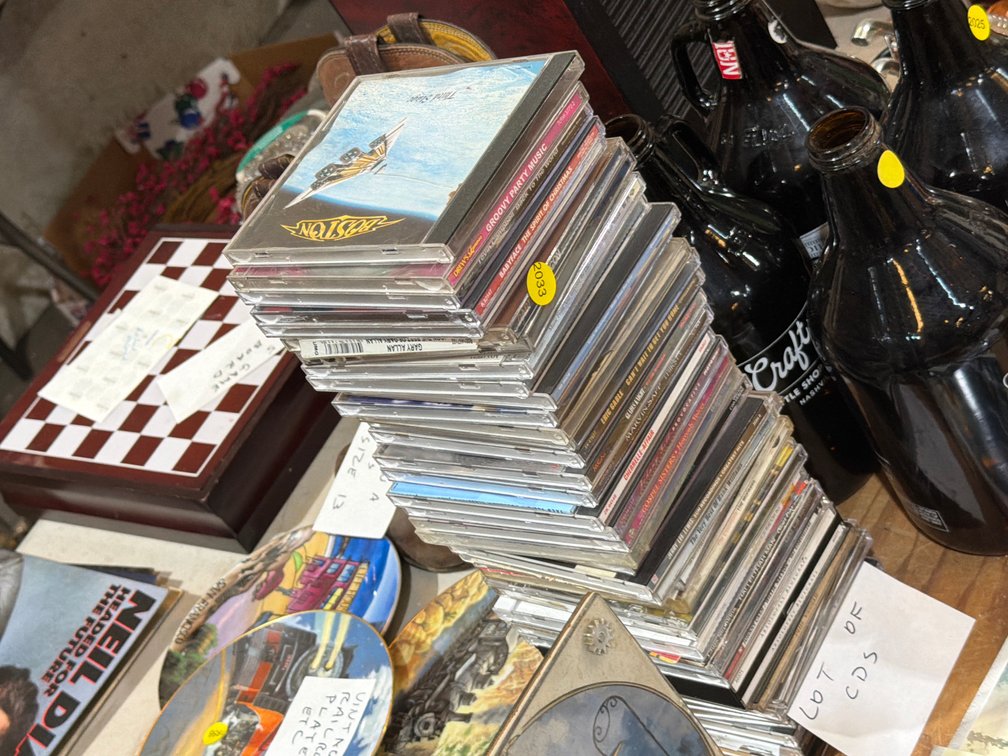 LARGE LOT OF CDS