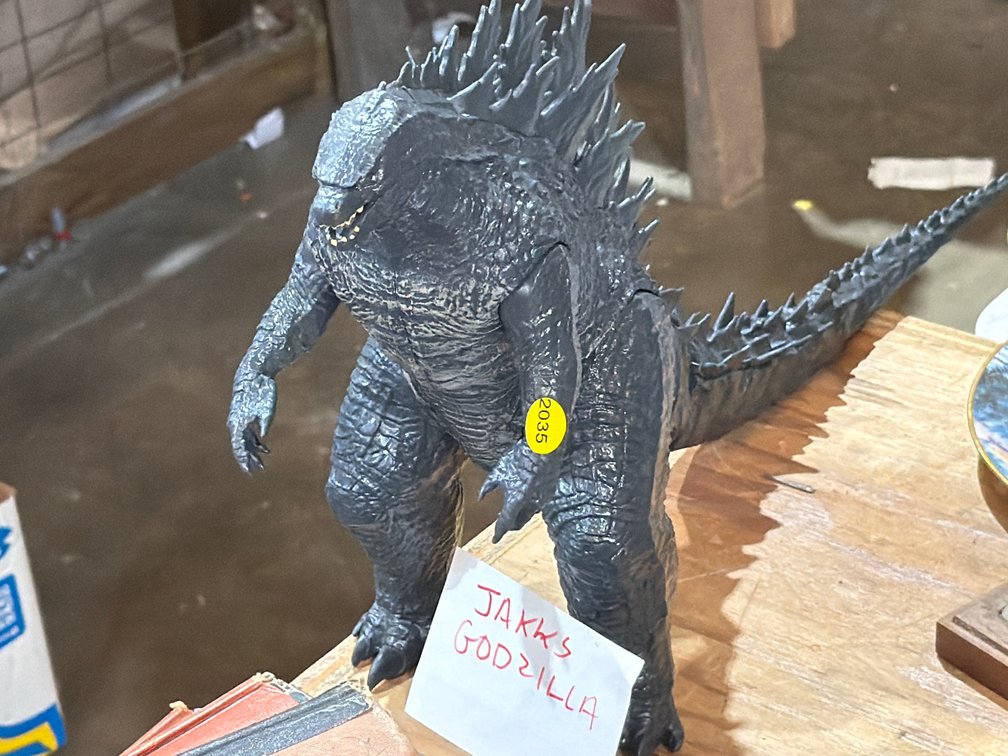 GODZILLA FIGURE