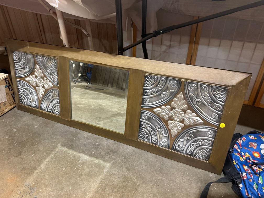 DECORATIVE MIRROR