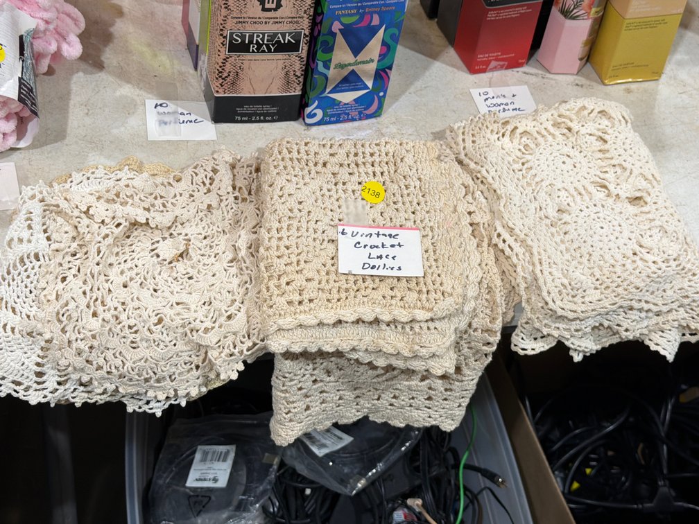 (6) VINTAGE CROCHET LACE DOILIES