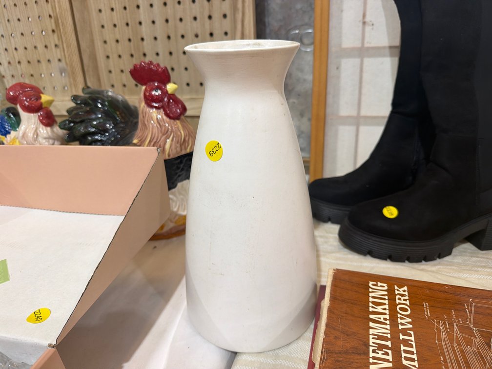 WHITE VASE