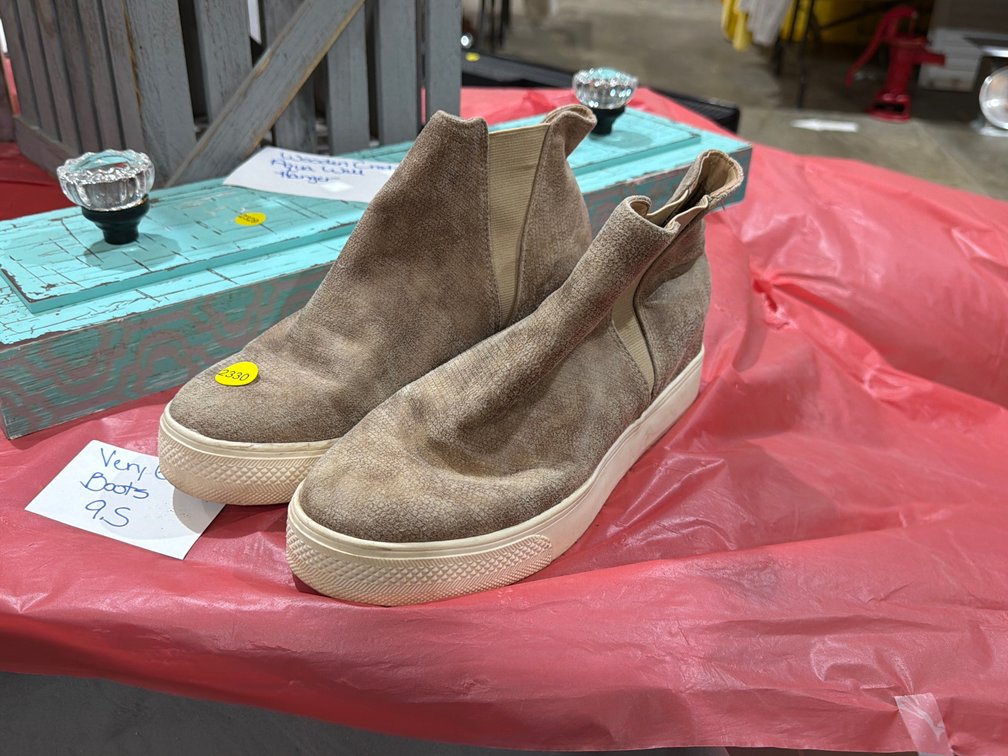 VERY G BOOTS