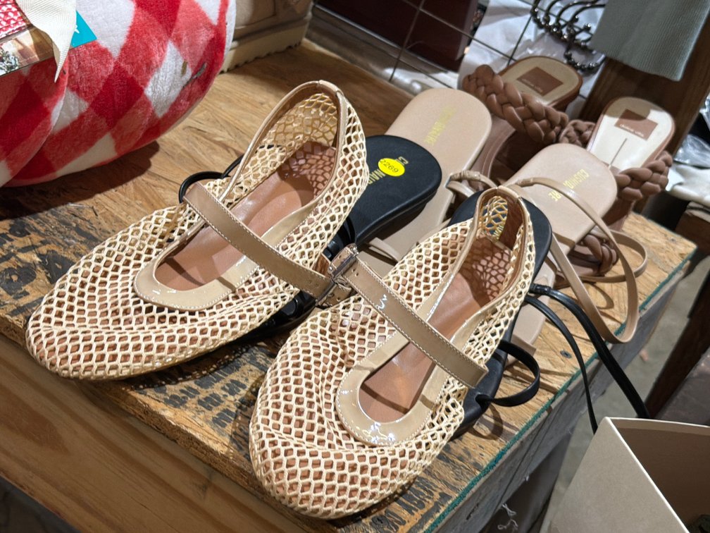 SHOES LADIES SIZE 11