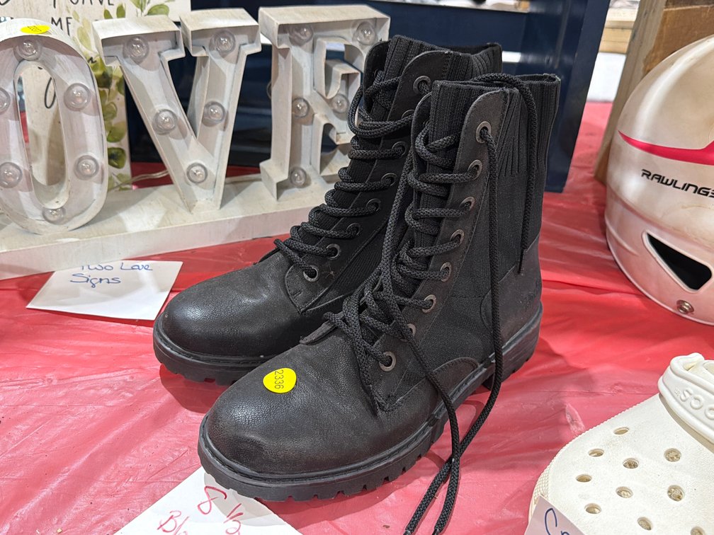 SIZE 8.5 BLOWFISH BOOTS
