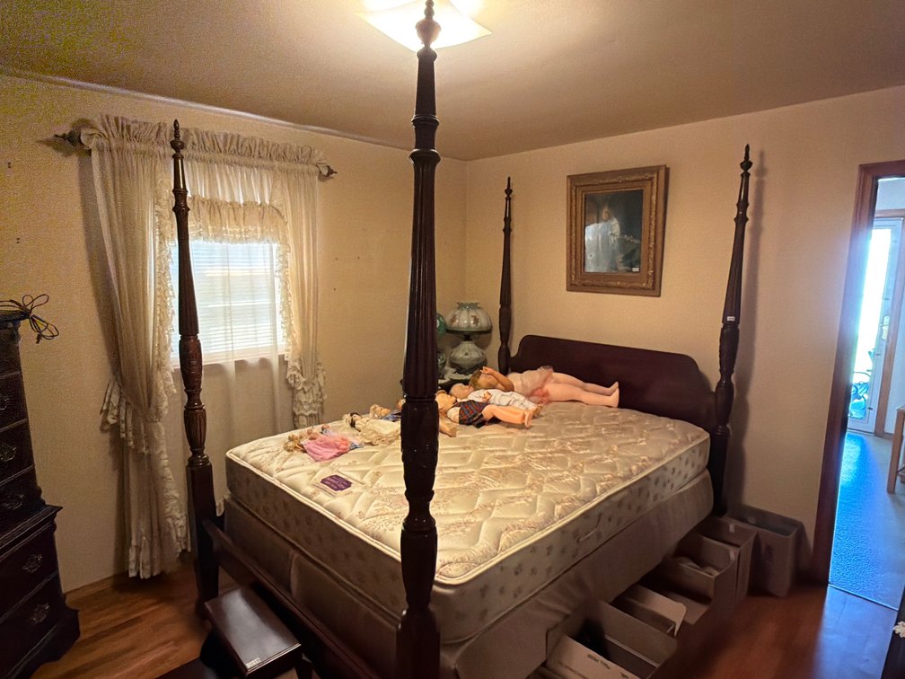 QUEEN BED