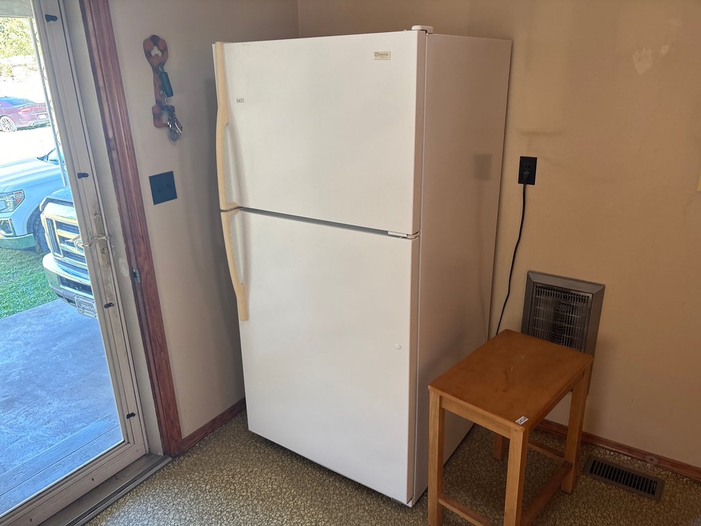 MAYTAG REFRIGERATOR