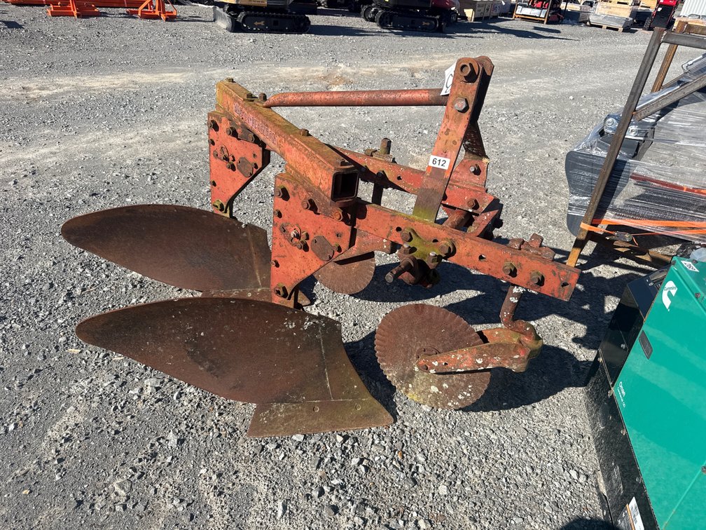 MASSEY FERGUSON 3PT 2 BOTTOM PLOW