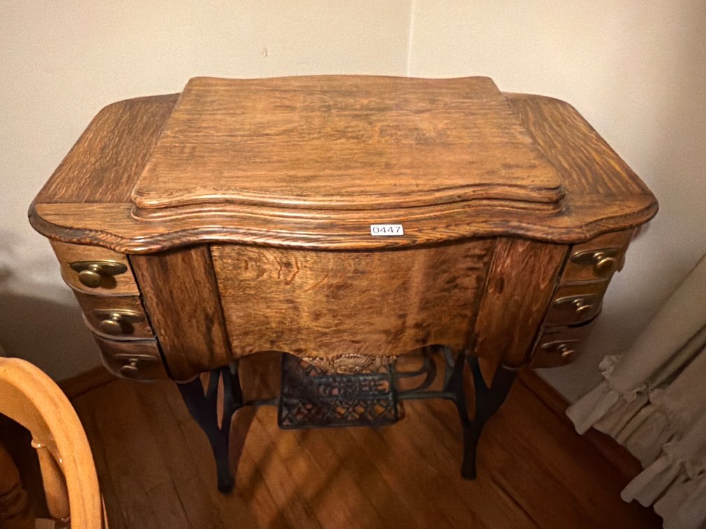 ANTIQUE SEWING MACHINE