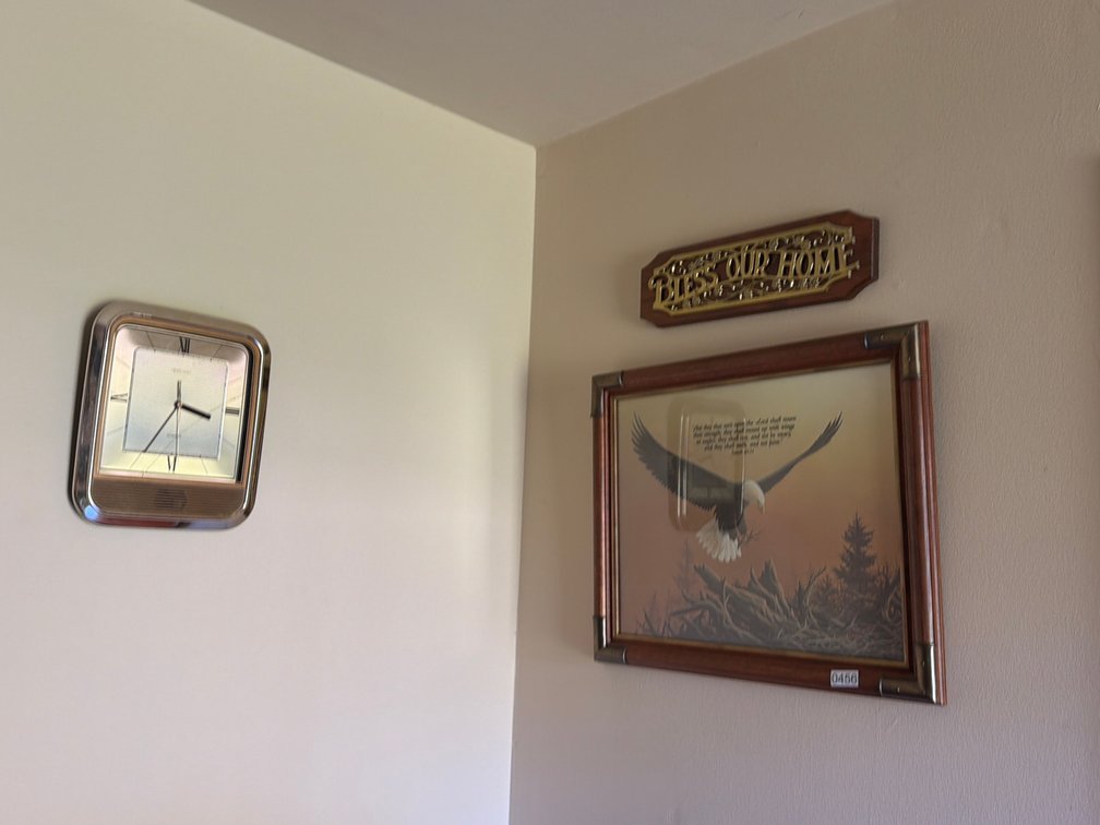 LOT OF HANGING DECOR
