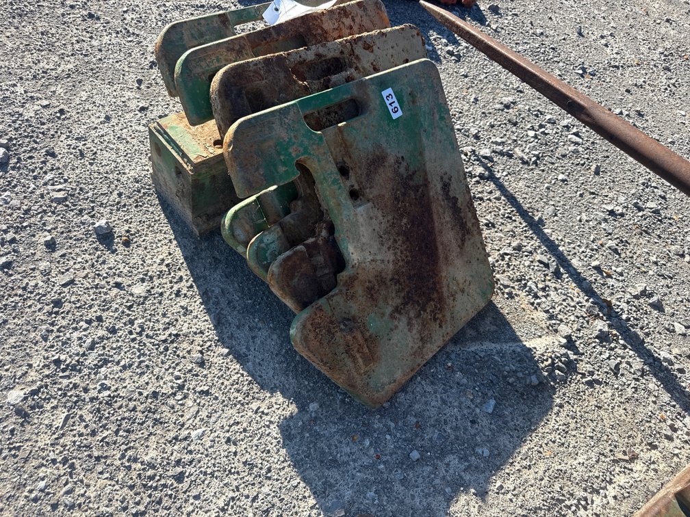 (4) JOHN DEERE WEIGHTS AND BLOCK