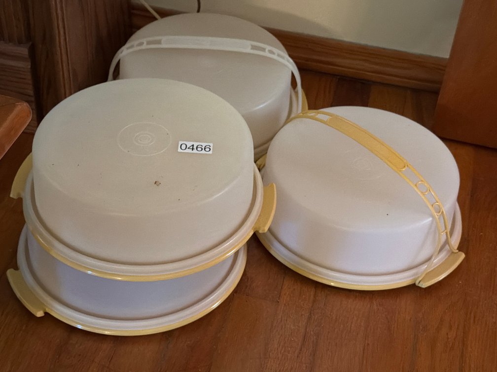 4 TUPPERWARE PIE CONTAINERS