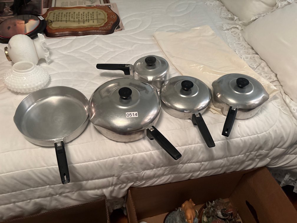 VINTAGE WAGNER COOKEWARE
