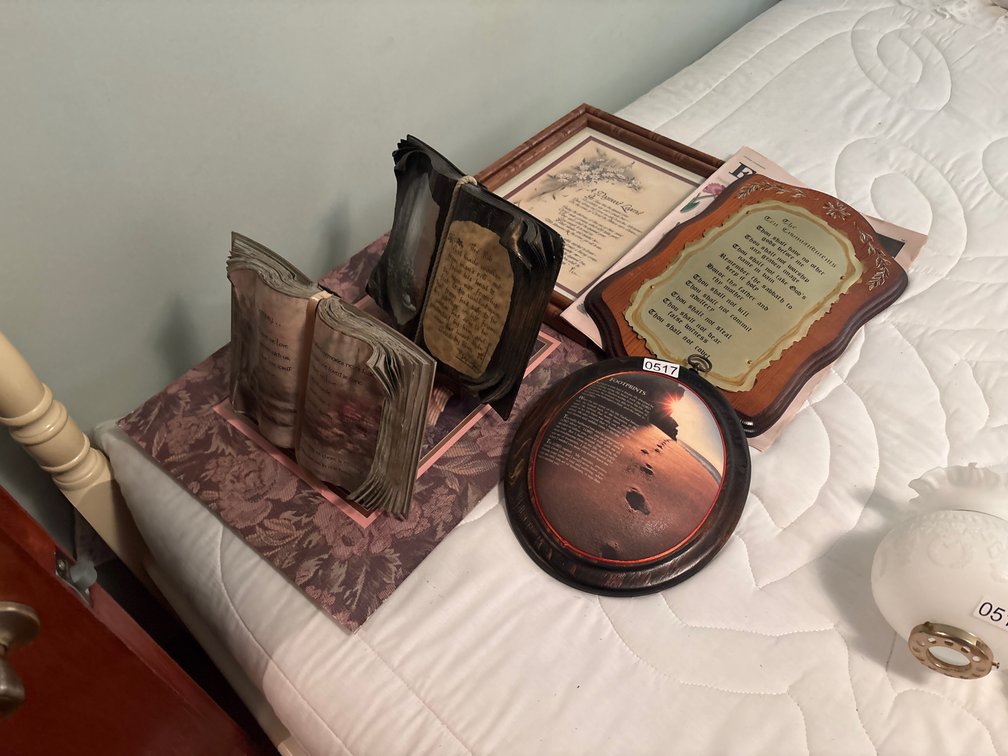 LOT OF DECOR