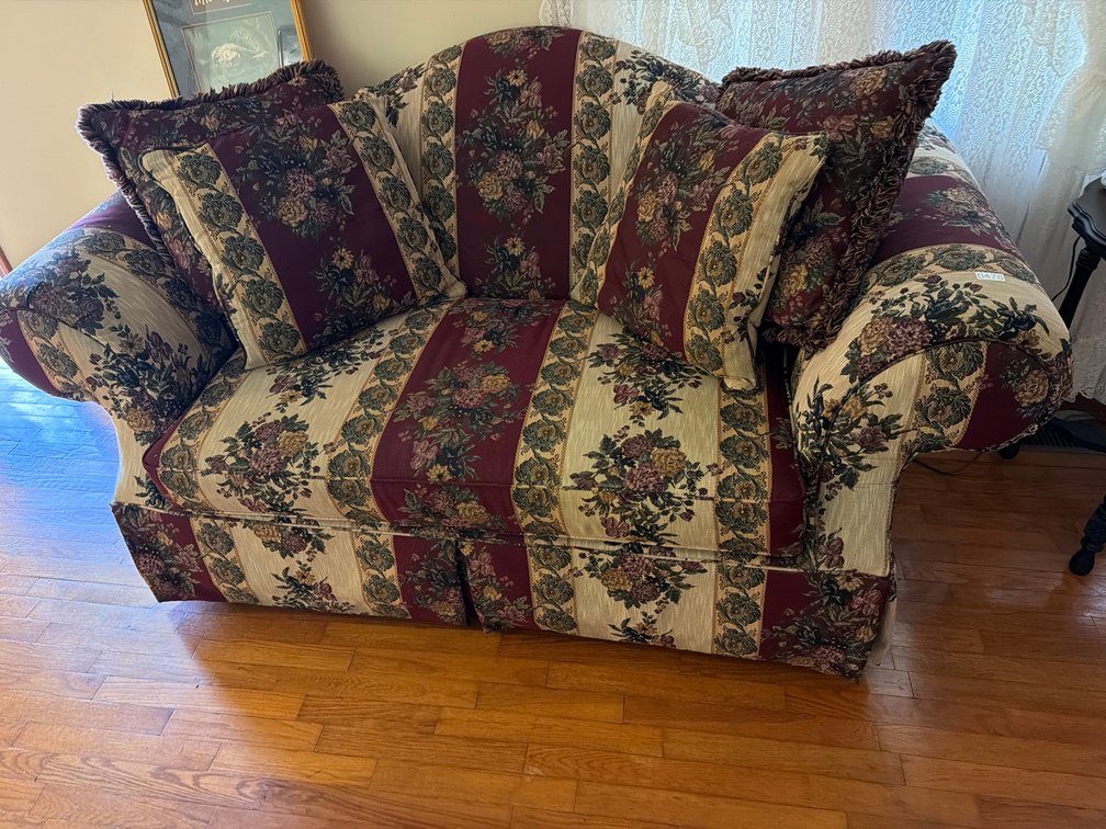 LOVE SEAT