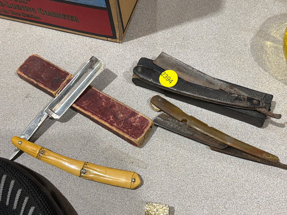 (3) STRAIGHT RAZORS