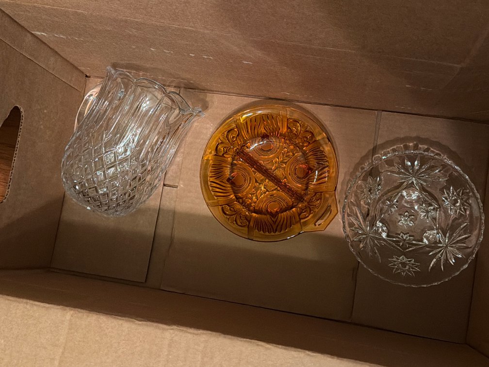 LOT OF GLASSWARE