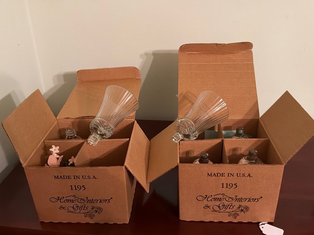 2 BOXES VOTIVES
