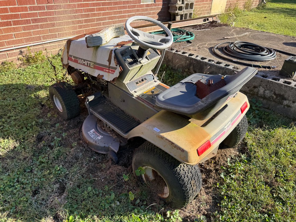 WHITE LAWNMOWER FOR PARTS