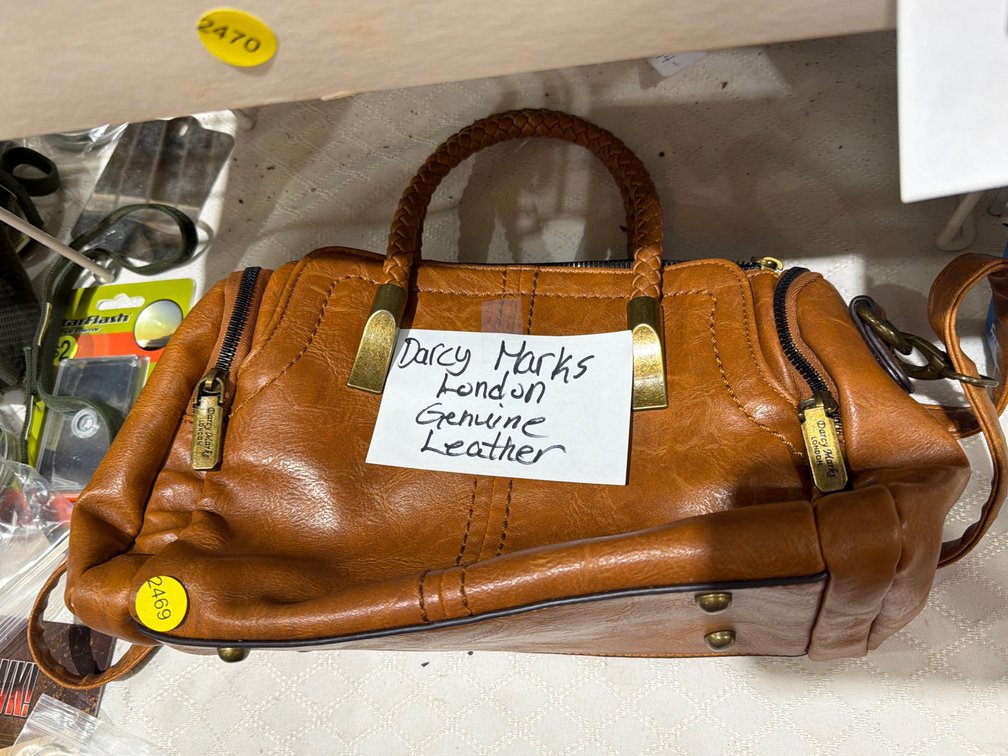 DARCY MARKS LONDON GENUINE LEATHER PURSE