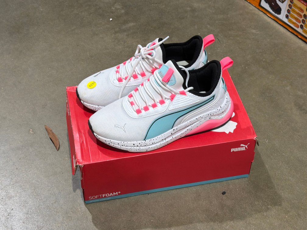 SIZE 8.5 PUMA SHOES