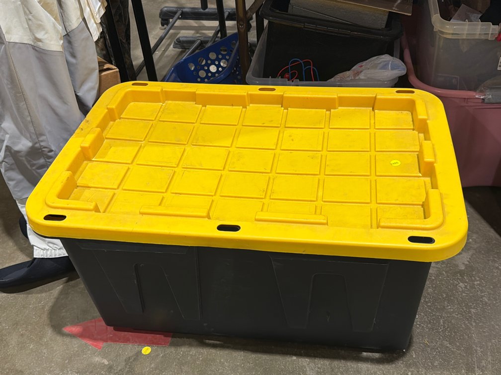 TOTE WITH LID
