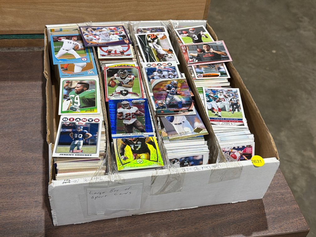 LARGE BOX OF SPORTS CARDS