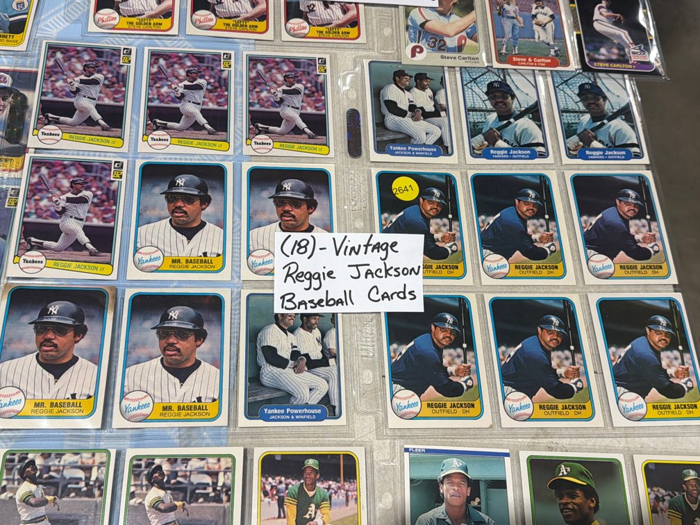 18 VINTAGE REGGIE JACKSON BASEBALL CARDS