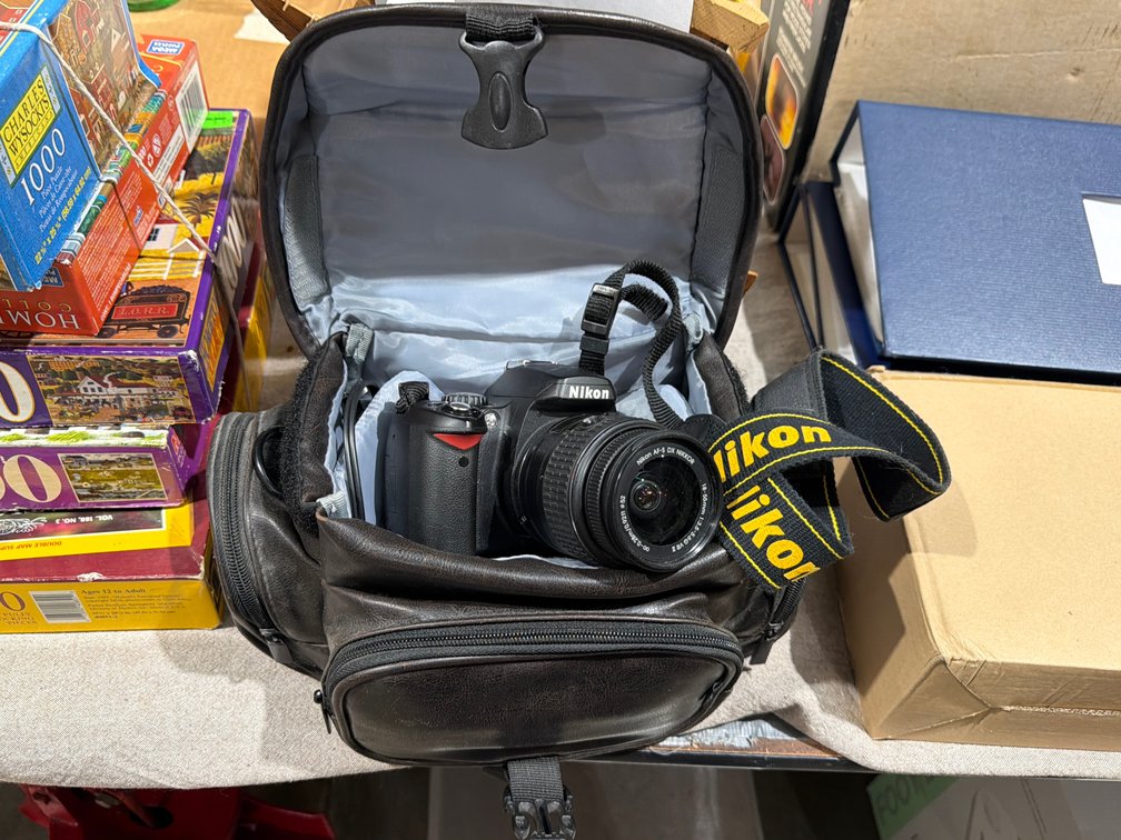 NIKON CAMERA & BAG