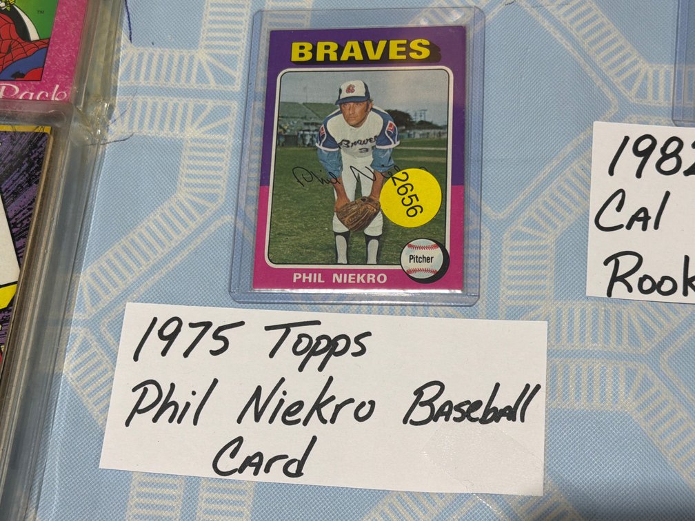 1975 PHIL NIEKRO BASEBALL CARD