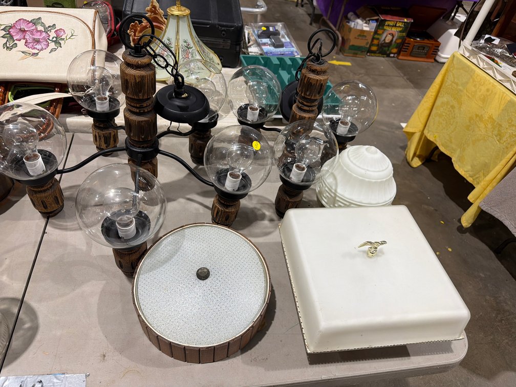 VARIOUS LIGHT FIXTURES
