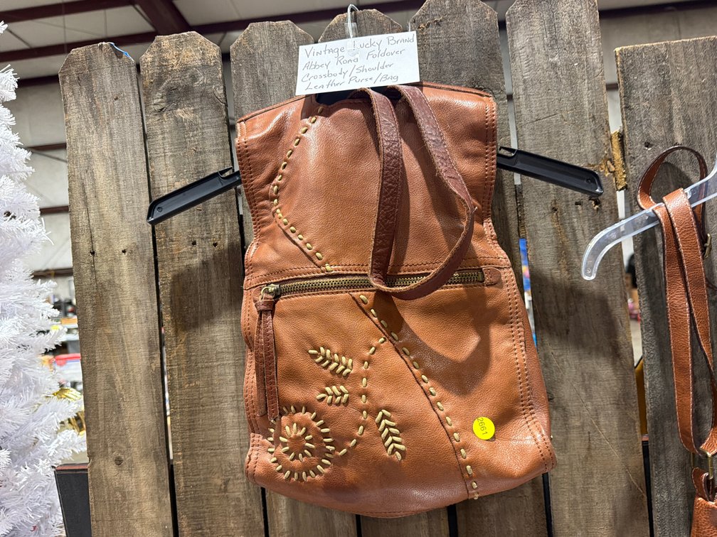 VINTAGE LUCKY BRAND FOLD OVER LEATHER PURSE