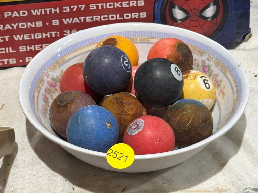 SMALL BILLARD STYLE BALLS IN BOWL
