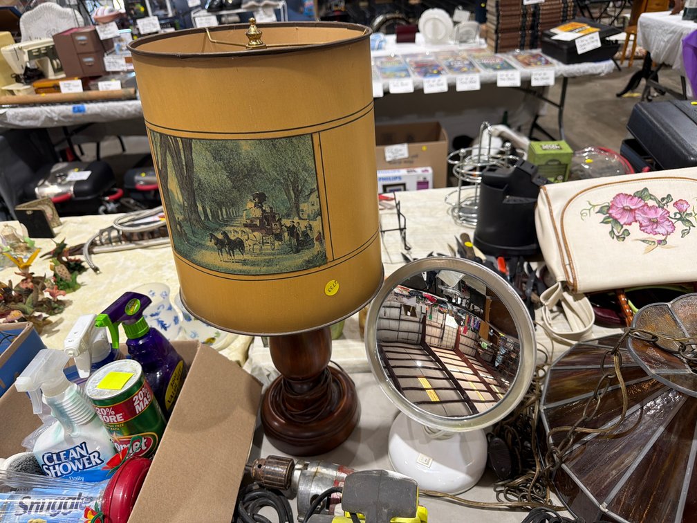 LAMP & COSMETIC MIRROR