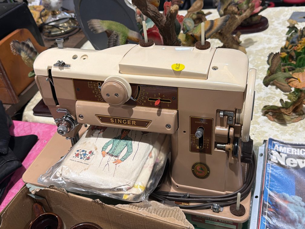 SINGER SEWING MACHINE