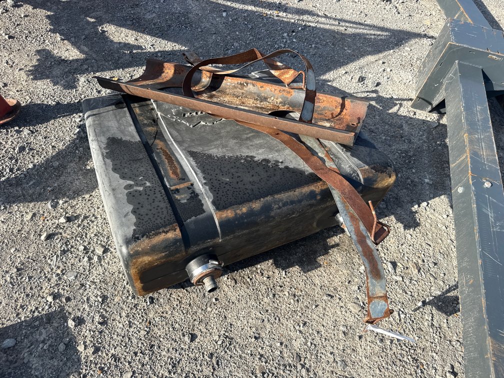 PLASTIC TANK AND BANDS