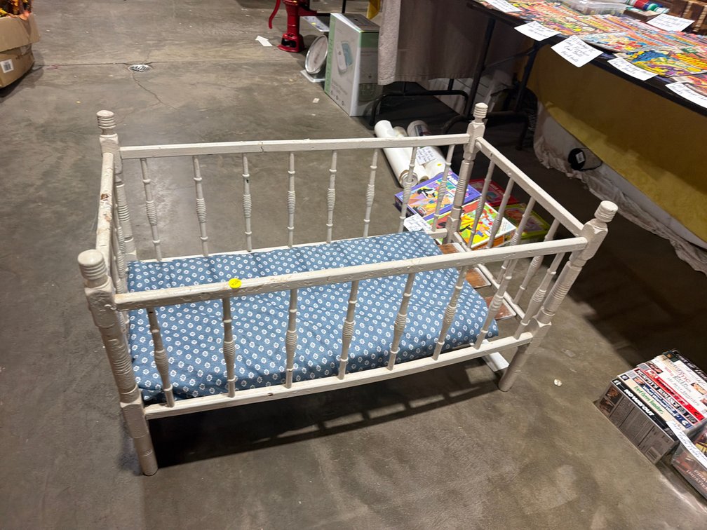 VINTAGE BABY CRIB