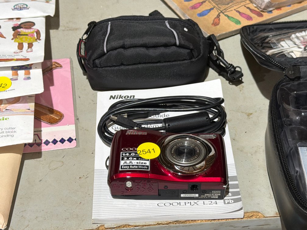 NIKON CAMERA WITH CASE