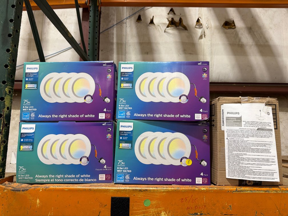 LOT OF RECESSED LIGHTS